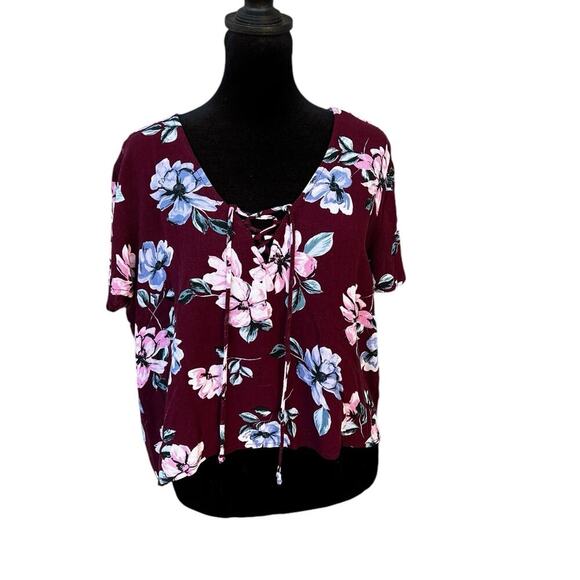 KENDALL & KYLEE women’s size L short sleeve V-neck top - Picture 2 of 8